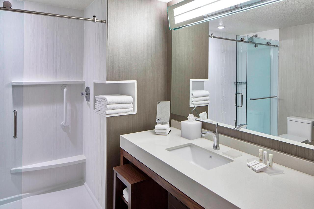Courtyard By Marriott Minneapolis West Saint Louis Park Exterior photo