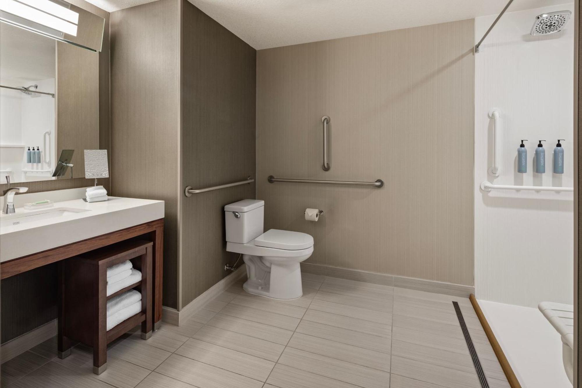 Courtyard By Marriott Minneapolis West Saint Louis Park Exterior photo